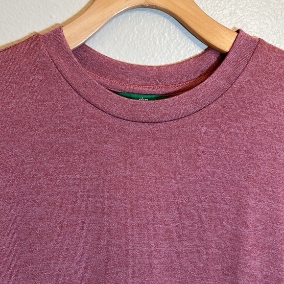 *3/$15* Bundle of Dip Shirt and Dress - Picture 3 of 15